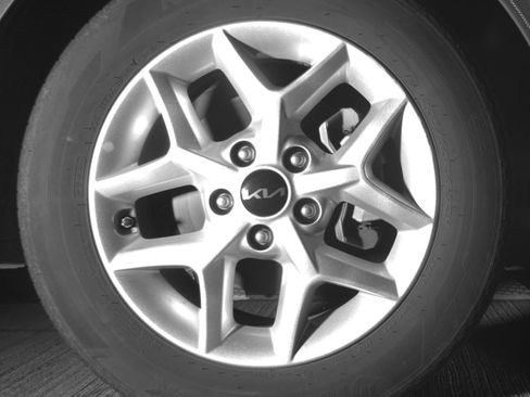 Used 2025 Kia Soul LX w/ LX Technology Package FWD image 13