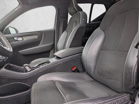 Used 2021 Volvo XC40 T5 R-Design w/ Climate Package image 17