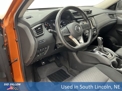 Used 2019 Nissan Rogue SV image 16