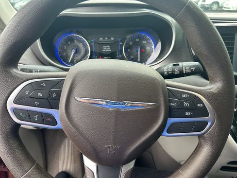Certified 2017 Chrysler Pacifica Touring FWD image 15