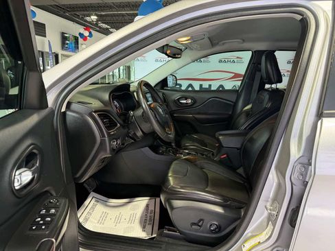 Used 2020 Jeep Cherokee Trailhawk AWD/4WD image 30