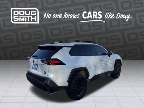 Used 2022 Toyota RAV4 XLE Premium image 5