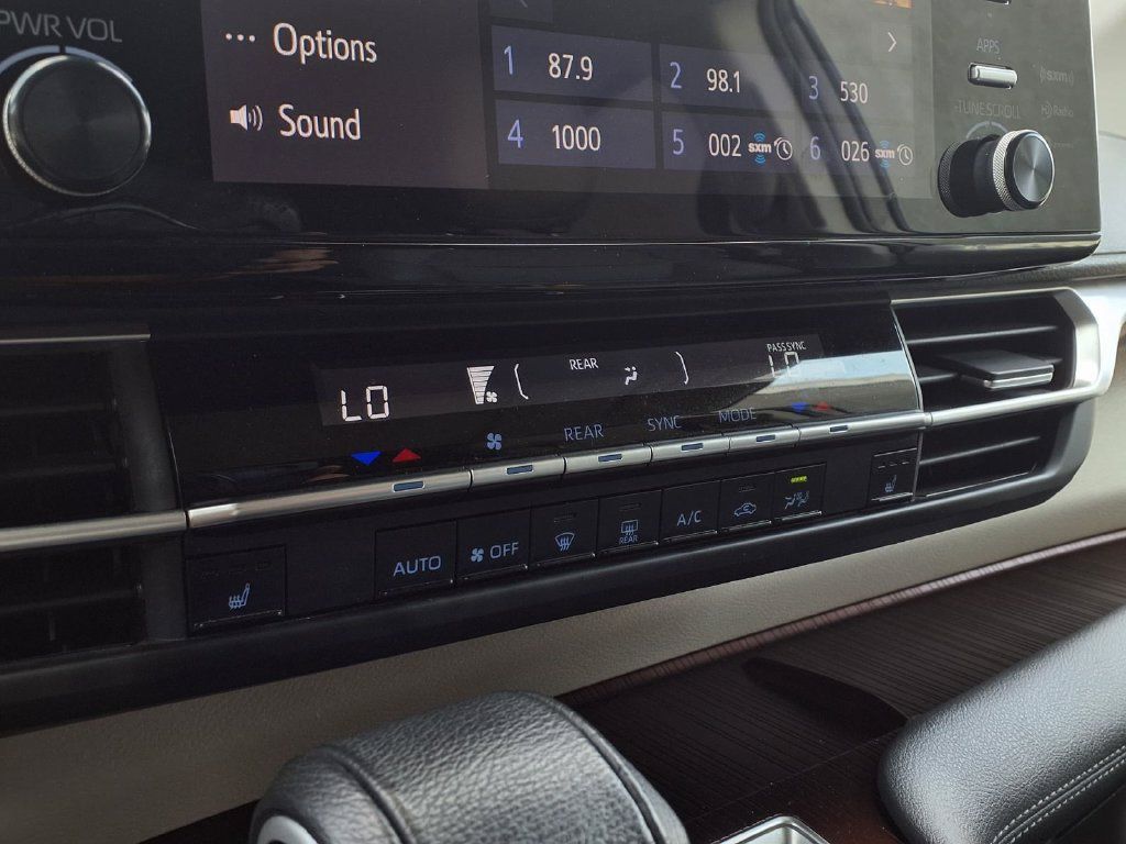 Certified 2024 Toyota Sienna XLE FWD image 12