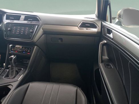 Used 2022 Volkswagen Tiguan SE R-Line image 23