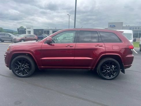 Used 2020 Jeep Grand Cherokee Altitude AWD/4WD image 4