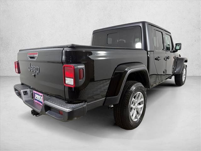 Used 2023 Jeep Gladiator Sport AWD/4WD image 3