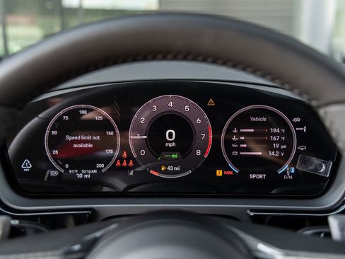 Certified 2025 Porsche Cayenne S image 32