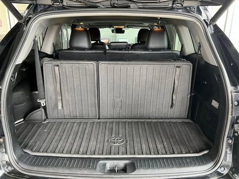 Used 2017 Toyota Highlander XLE w/ Carpet Mat Package image 13
