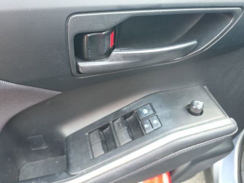 Used 2021 Toyota Highlander LE image 9