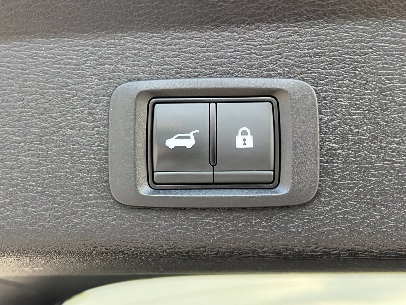 Used 2025 Mitsubishi Outlander SE FWD image 17