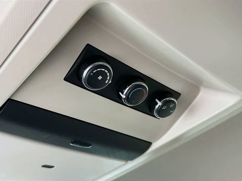 Used 2018 Dodge Grand Caravan SE w/ UConnect Hands-Free Group image 13