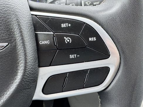 Used 2023 Chrysler Voyager LX FWD image 19
