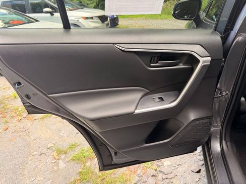 Used 2022 Toyota RAV4 LE AWD/4WD image 17