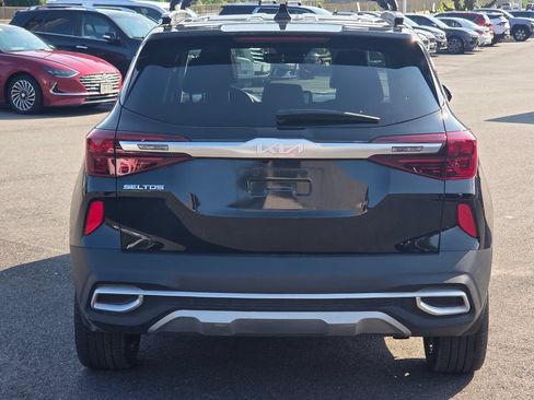 Used 2023 Kia Seltos SX w/ SX Sunroof Package AWD/4WD image 5