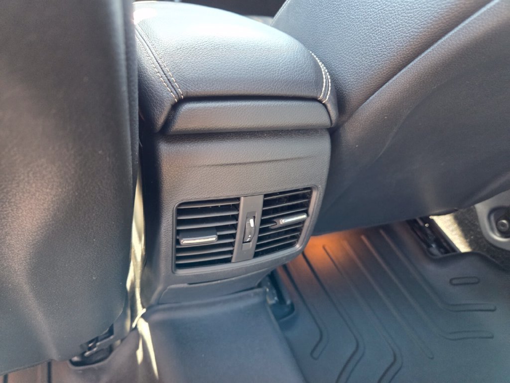 Used 2018 Mercedes-Benz CLA 250 4MATIC image 7