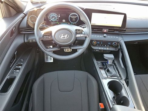 Certified 2025 Hyundai Elantra SEL w/ Cargo Package image 9