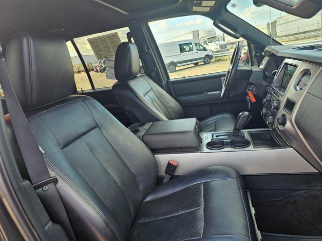 Used 2016 Ford Expedition XLT w/ Equipment Group 202A AWD/4WD image 17