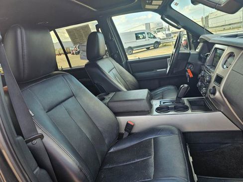 Used 2016 Ford Expedition XLT w/ Equipment Group 202A AWD/4WD image 17