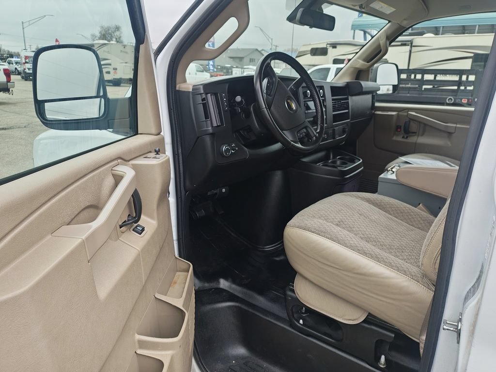 Used 2021 Chevrolet Express 2500 w/ Driver Convenience Package RWD image 6
