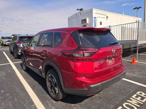 Used 2025 Nissan Rogue SV FWD image 5