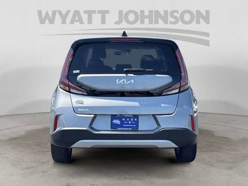 Used 2025 Kia Soul LX w/ LX Technology Package FWD image 4
