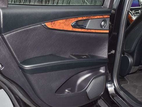 Used 2019 Lincoln Nautilus Reserve image 8