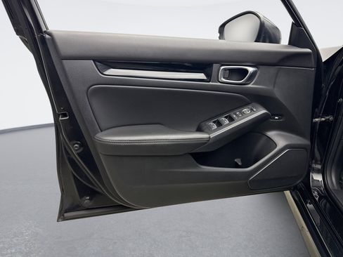 Used 2022 Honda Civic Touring image 9