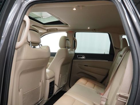 Certified 2021 Jeep Grand Cherokee Limited AWD/4WD image 24