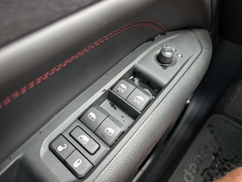 New 2026 Jeep Compass Trailhawk w/ Sun, Sound & Navigation Group image 33