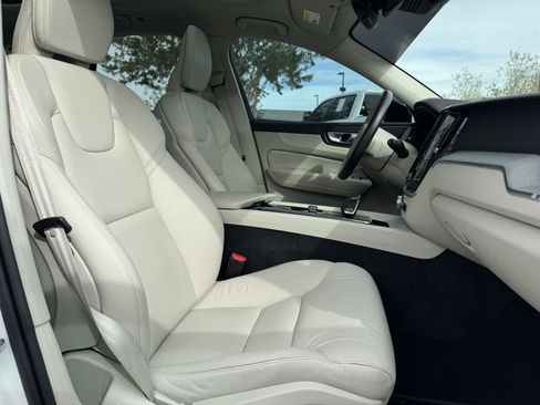 Used 2024 Volvo XC60 B5 Plus w/ Protection Package Premier image 13
