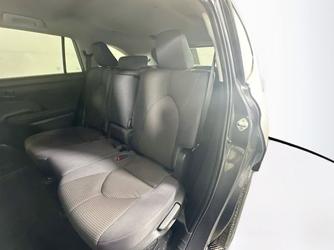 Used 2022 Toyota Highlander L image 26