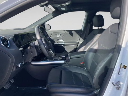 Used 2022 Mercedes-Benz GLA 250 4MATIC image 11