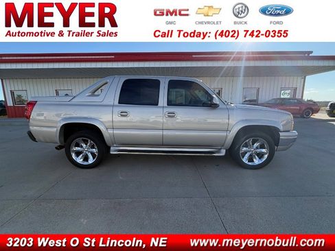 Used 2006 Chevrolet Avalanche Z71 w/ Sun And Sound Package image 1