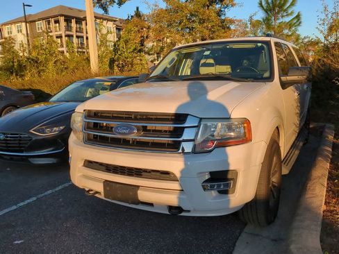 Used 2015 Ford Expedition EL XLT w/ Equipment Group 202A image 2