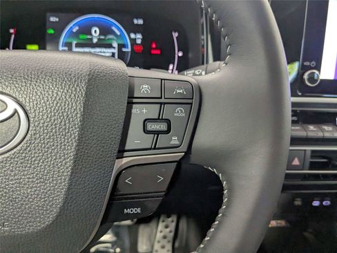 Used 2025 Toyota Camry SE FWD image 19