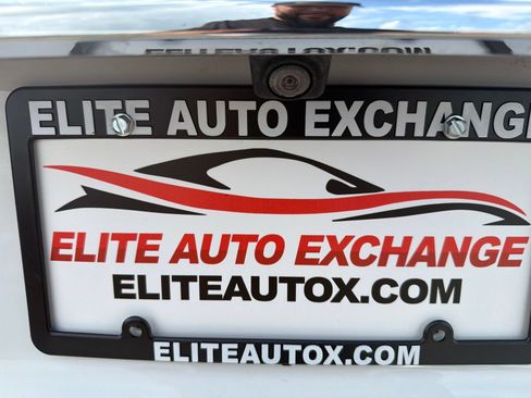 Used 2023 Buick Enclave Essence FWD image 29