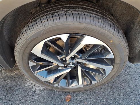 Used 2024 Mitsubishi Outlander AWD image 10