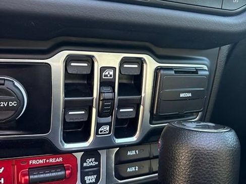 Used 2024 Jeep Wrangler Unlimited Rubicon AWD/4WD image 9