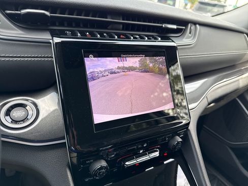 Used 2022 Jeep Grand Cherokee Laredo w/ Luxury Tech Group I image 32