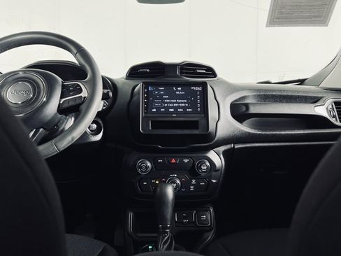 Used 2018 Jeep Renegade Latitude image 33