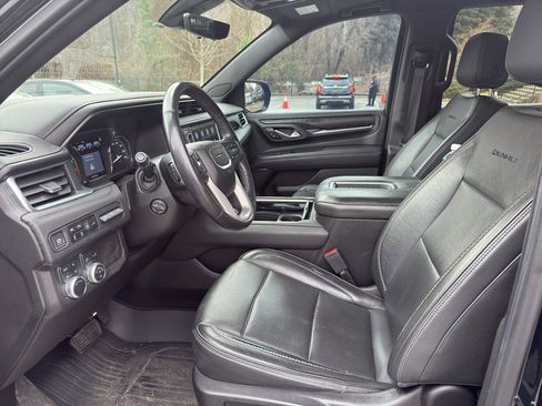 Used 2021 GMC Yukon Denali w/ Denali Premium Package image 9
