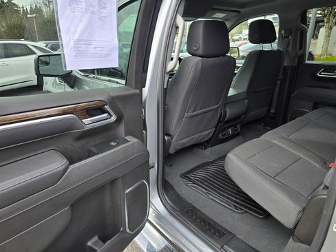 Used 2025 GMC Sierra 1500 SLE image 16