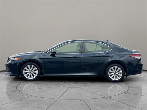 Used 2019 Toyota Camry LE image 3