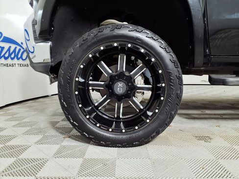 Used 2020 Chevrolet Silverado 1500 LT w/ Texas Edition image 8