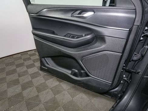 Used 2023 Jeep Grand Cherokee Altitude AWD/4WD image 38
