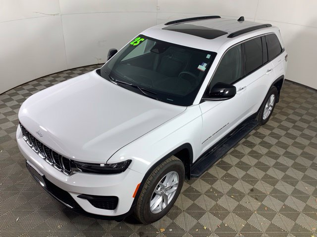 Used 2025 Jeep Grand Cherokee Laredo X w/ Luxury Tech Group I AWD/4WD image 15