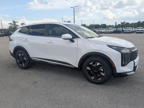 New 2026 Kia Sportage LX FWD image 2