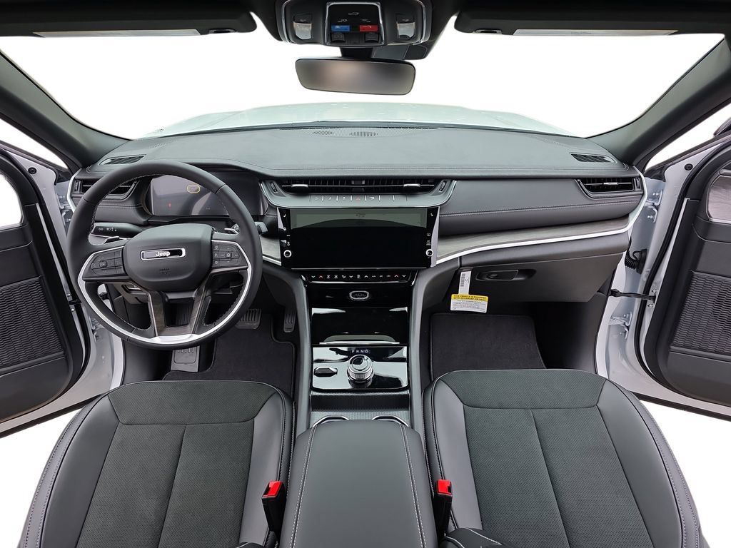 New 2026 Jeep Grand Cherokee Altitude AWD/4WD image 9