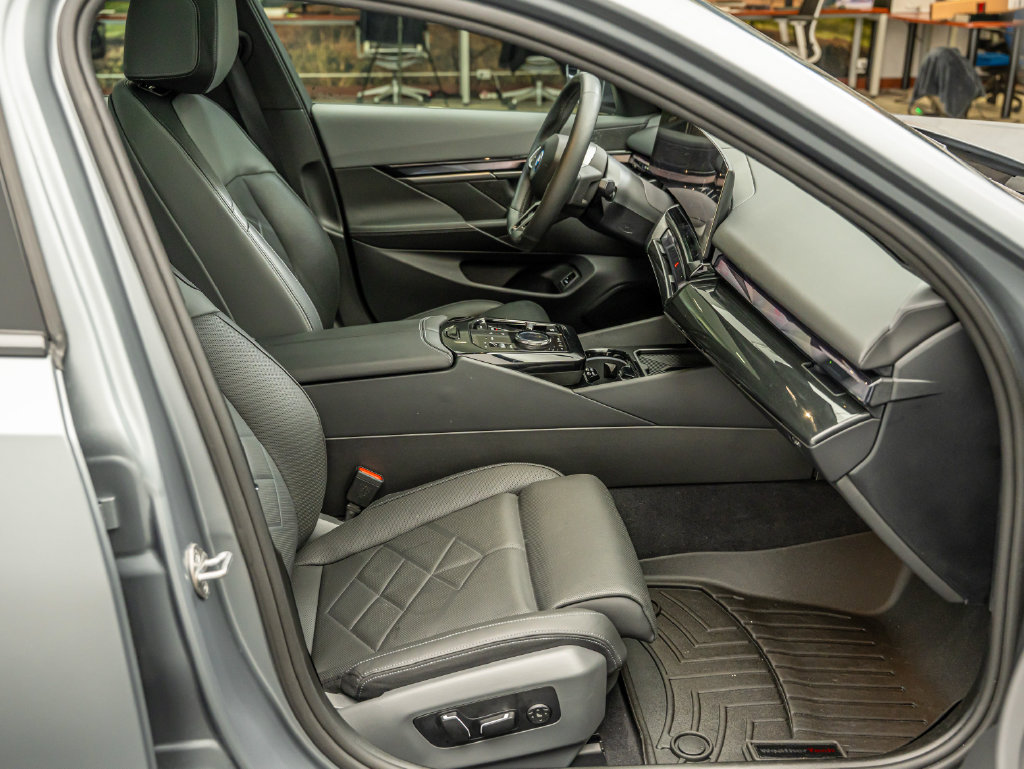 Used 2024 BMW i5 eDrive40i w/ M Sport Package RWD image 23