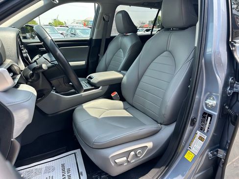 Used 2022 Toyota Highlander XLE image 10